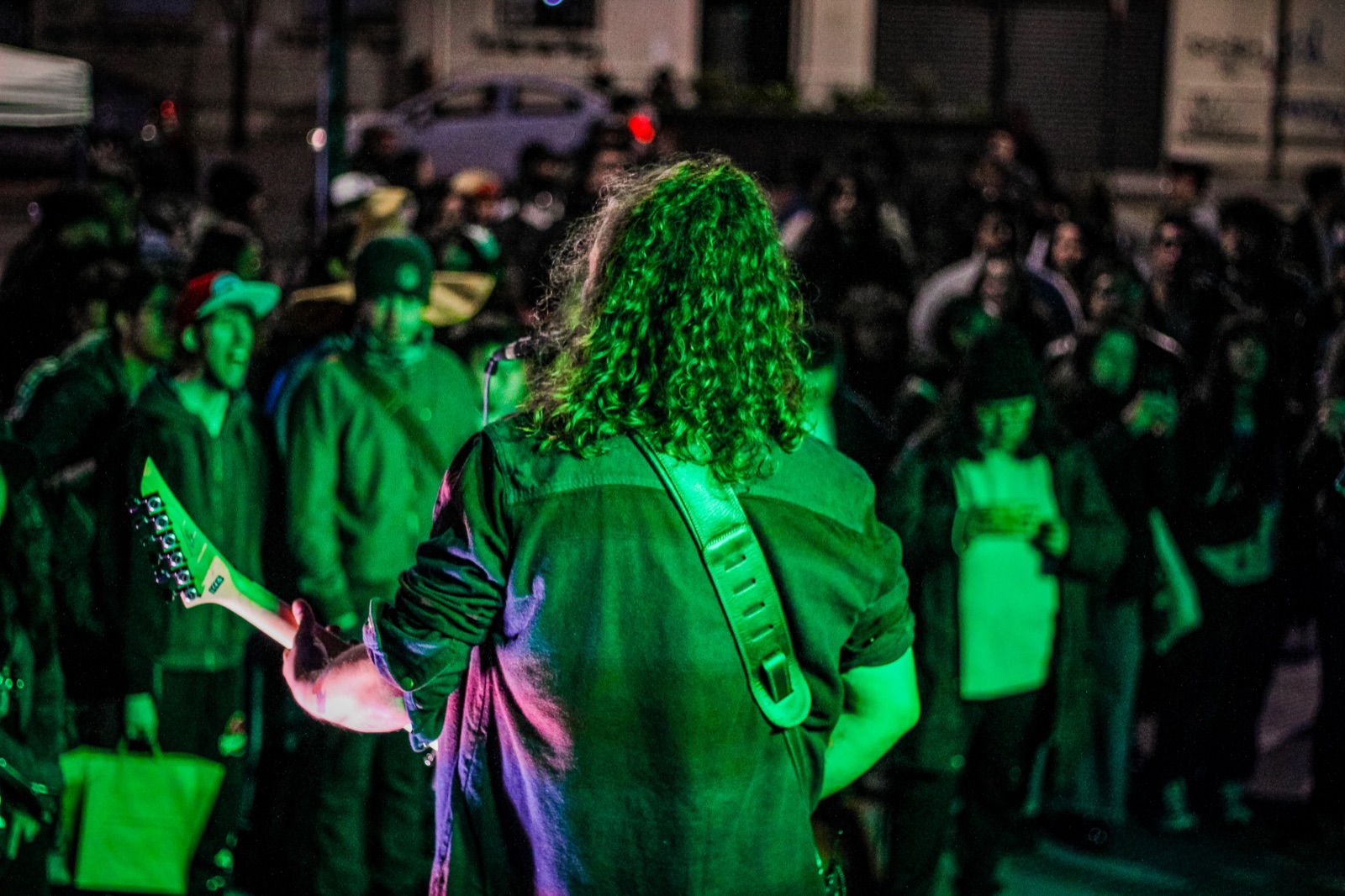 Público coreando en un show de Midnight-Z
