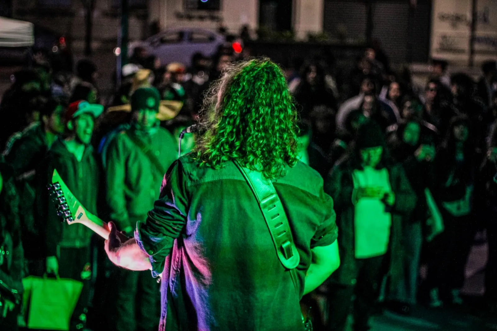 Público coreando en un show de Midnight Z